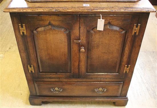 Oak dwarf cabinet